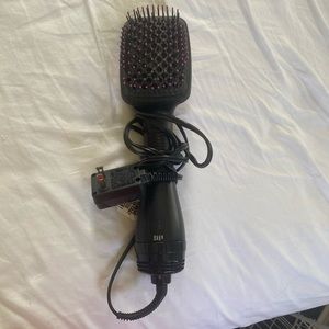 Revlon blow drying brush